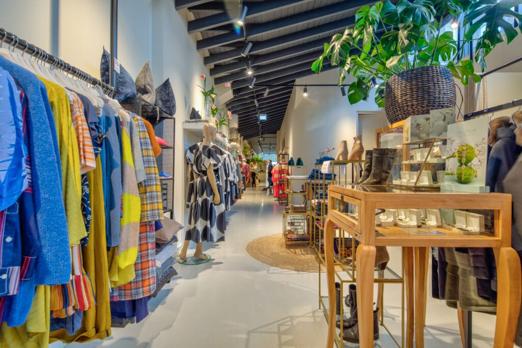 fashion store kleding mode winkel retail planten trui shirt